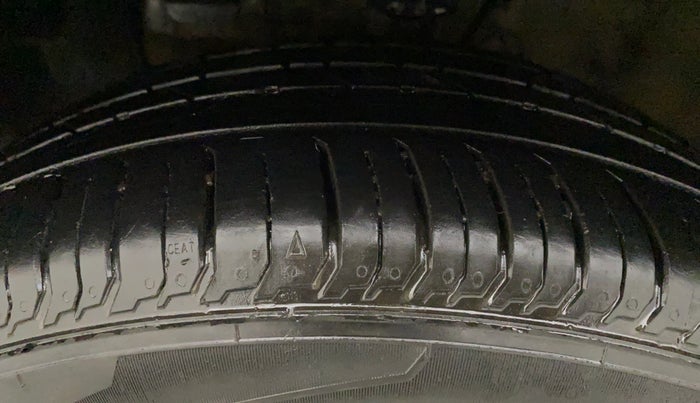 2017 Hyundai Elite i20 ASTA 1.2 (O), Petrol, Manual, 36,831 km, Left Front Tyre Tread
