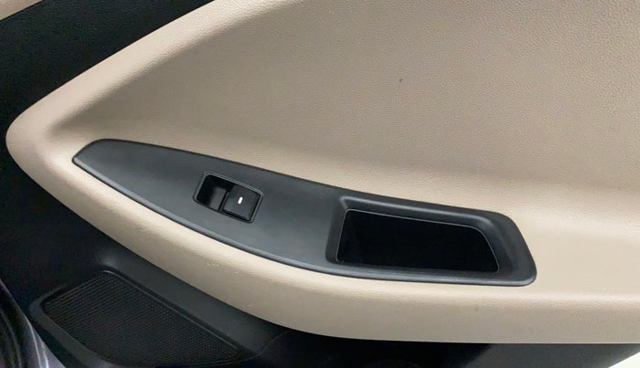 2017 Hyundai Elite i20 ASTA 1.2 (O), Petrol, Manual, 36,831 km, Right rear window switch / handle - Switch/handle not functional