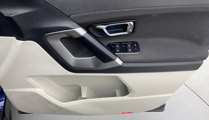 2021 Tata Safari XT+2.0 KRYOTEC, Diesel, Manual, 15,959 km, Driver Side Door Panels Control