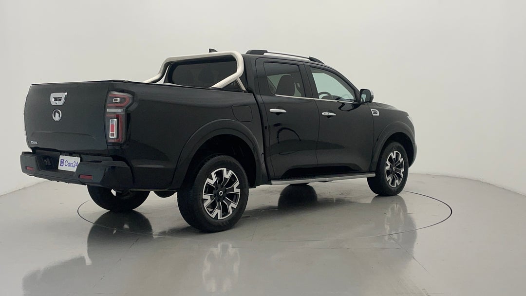 Right Back Diagonal (45- Degree) View