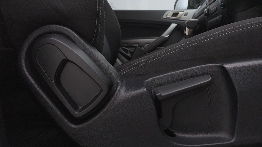 2019 Ford Ranger Xlt 3.2 (4x4), Automatic, 150000 km, Drivers Side Adjustment Panel