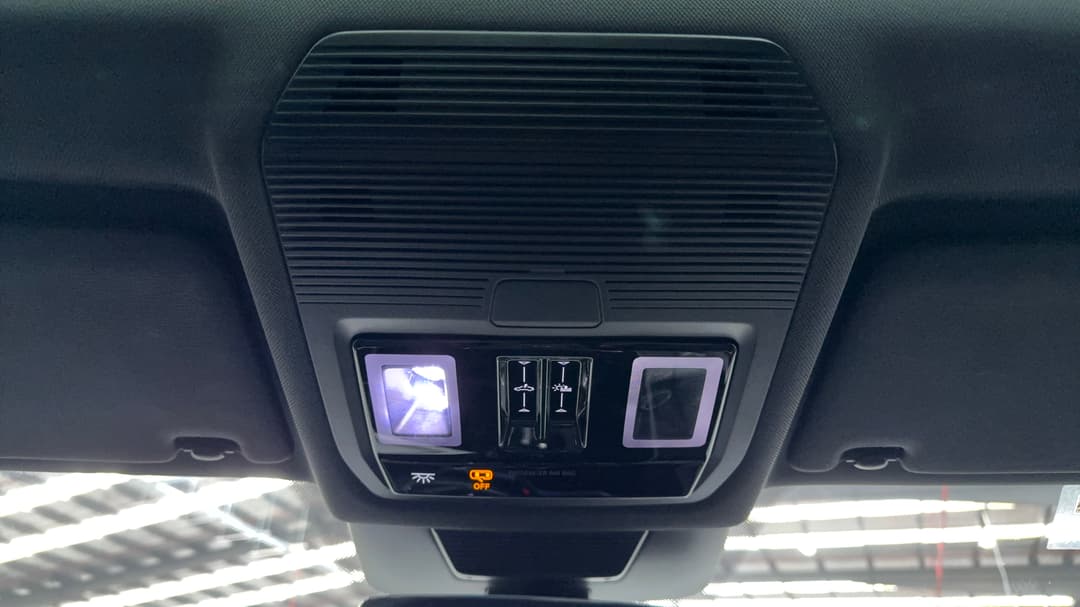 2025 Volkswagen Tiguan 195tsi R-line, Automatic, 19402 km, On-Roof Controls/Sunglass holder