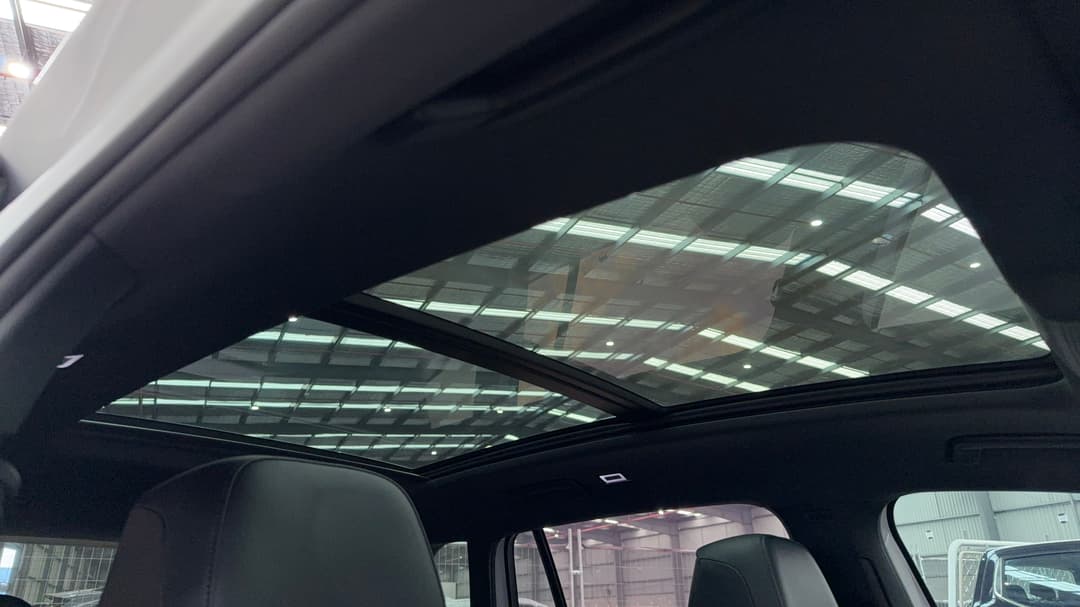 2025 Volkswagen Tiguan 195tsi R-line, Automatic, 19402 km, Interior Sunroof/Moonroof