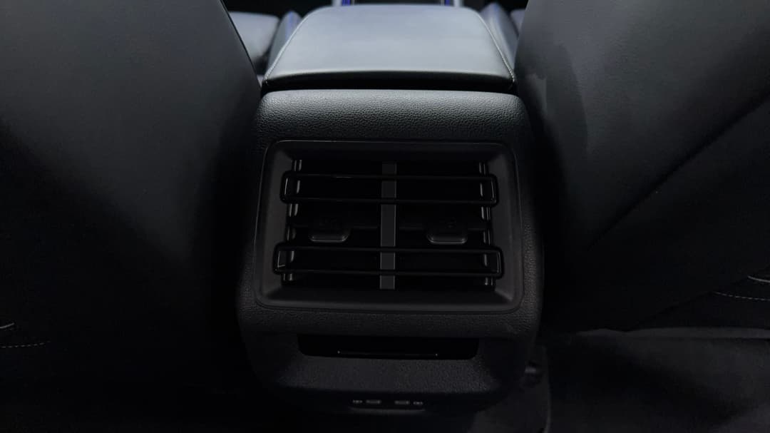 2025 Volkswagen Tiguan 195tsi R-line, Automatic, 19402 km, Rear A/C Vent