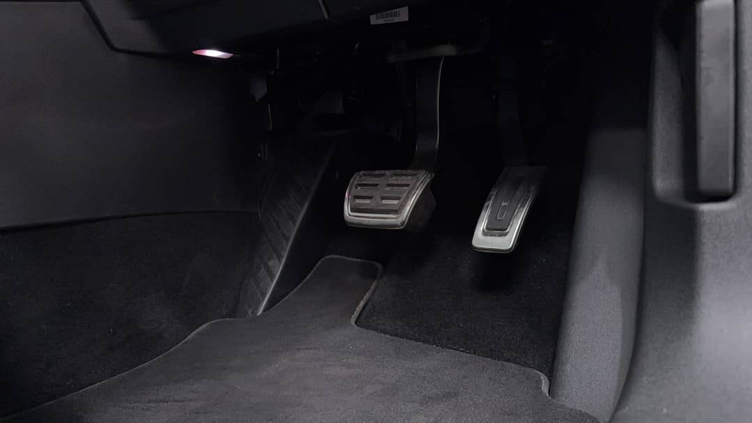 2025 Volkswagen Tiguan 195tsi R-line, Automatic, 19402 km, Pedals and Footmat