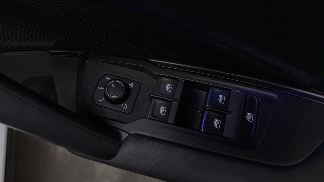 2025 Volkswagen Tiguan 195tsi R-line, Automatic, 19402 km, Drivers Side Door Panel Controls