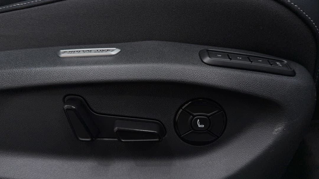 2025 Volkswagen Tiguan 195tsi R-line, Automatic, 19402 km, Drivers Side Adjustment Panel