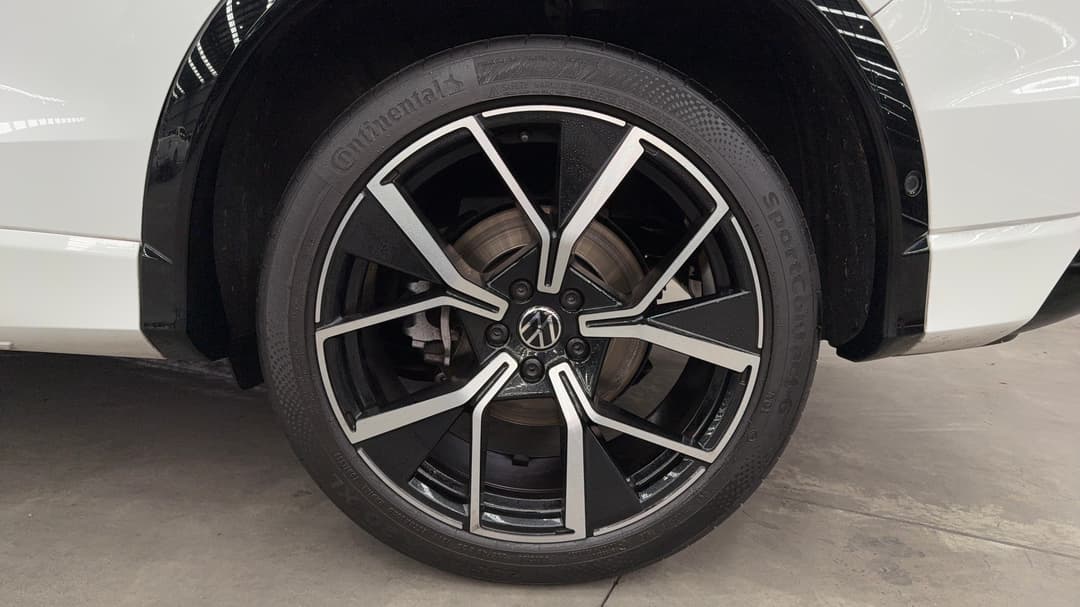 2025 Volkswagen Tiguan 195tsi R-line, Automatic, 19402 km, Left Rear Wheel
