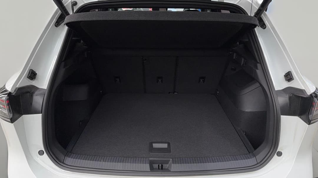 2025 Volkswagen Tiguan 195tsi R-line, Automatic, 19402 km, Boot Inside View