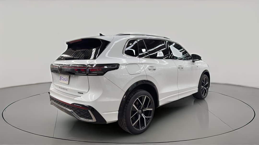 2025 Volkswagen Tiguan 195tsi R-line, Automatic, 19402 km, Right Back Diagonal (45- Degree) View
