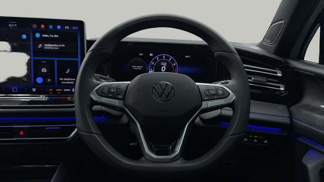 2025 Volkswagen Tiguan 195tsi R-line, Automatic, 19402 km, Steering Wheel Close-up