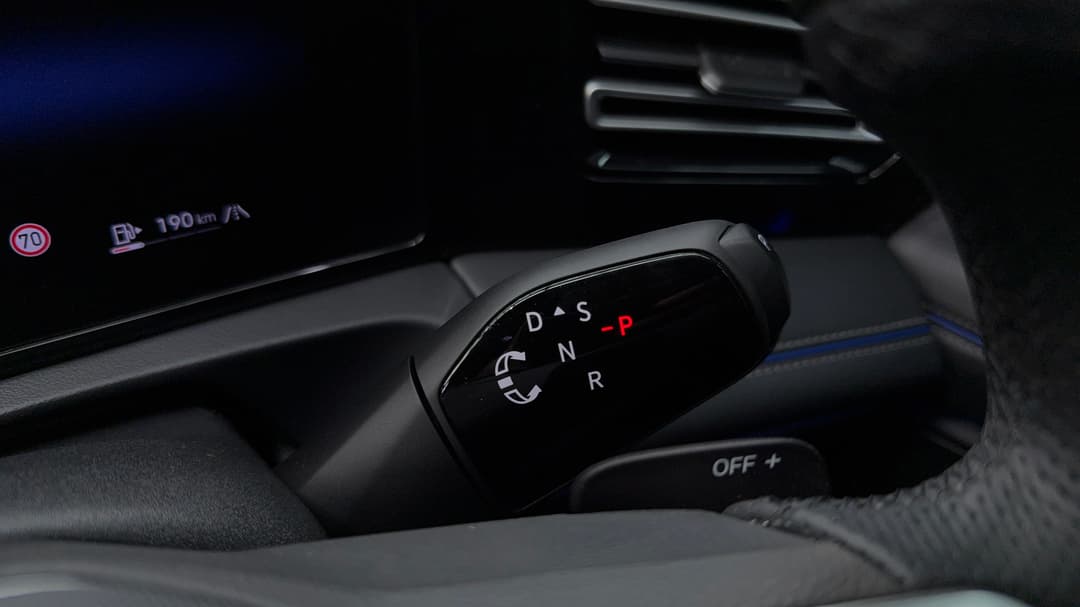 2025 Volkswagen Tiguan 195tsi R-line, Automatic, 19402 km, Gear Lever 
