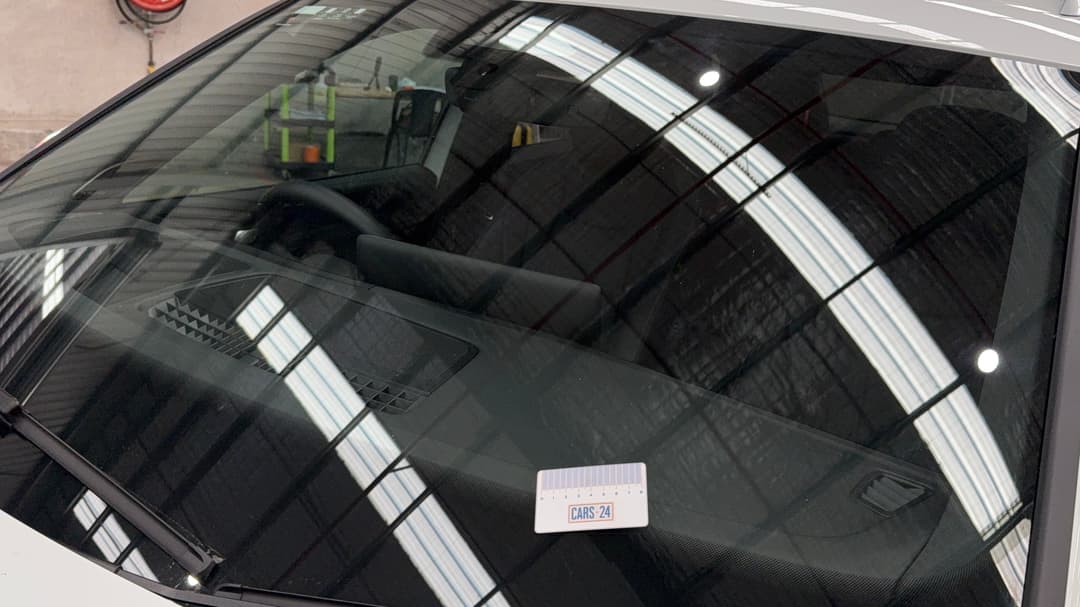 2025 Volkswagen Tiguan 195tsi R-line, Automatic, 19402 km, Windshield Front Chip