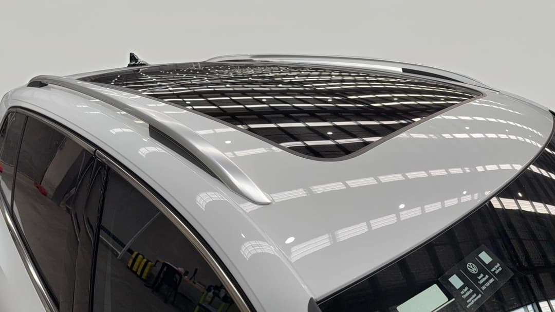 2025 Volkswagen Tiguan 195tsi R-line, Automatic, 19402 km, Roof/Sunroof View
