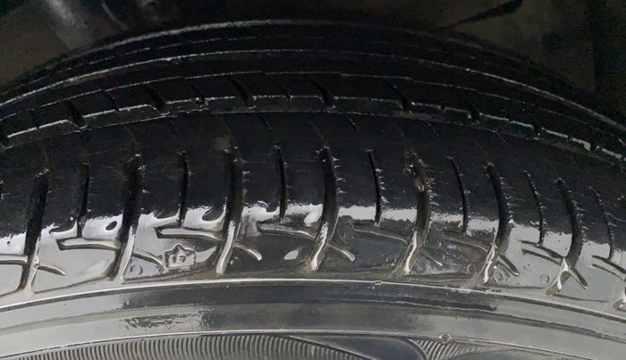 2016 Maruti Baleno DELTA PETROL 1.2, Petrol, Manual, 33,099 km, Left Front Tyre Tread