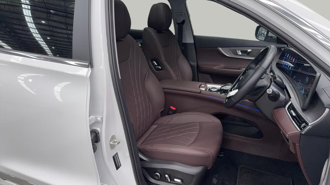 2025 Chery Tiggo 8 Pro Max Ultimate AWD, Automatic, 3642 km, Right Side Front Door Cabin View