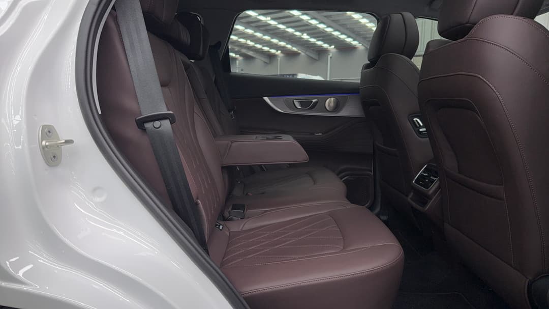 2025 Chery Tiggo 8 Pro Max Ultimate AWD, Automatic, 3642 km, Right Side Rear Door Cabin View