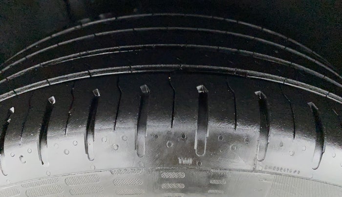 2016 Maruti Baleno ALPHA 1.2 K12, Petrol, Manual, 54,512 km, Right Rear Tyre Tread
