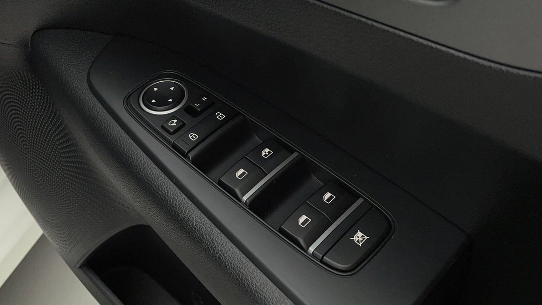 2020 Kia Cerato S, Automatic, 52275 km, Drivers Side Door Panel Controls