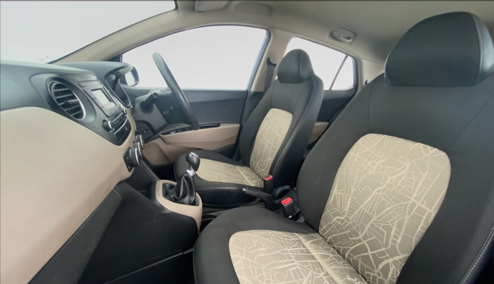 2016 Hyundai Grand i10 SPORTZ 1.2 KAPPA VTVT, Petrol, Manual, 31,839 km, Right Side Front Door Cabin