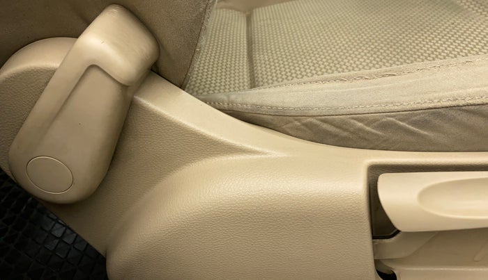 2016 Volkswagen Polo HIGHLINE1.2L, Petrol, Manual, 33,478 km, Driver Side Adjustment Panel