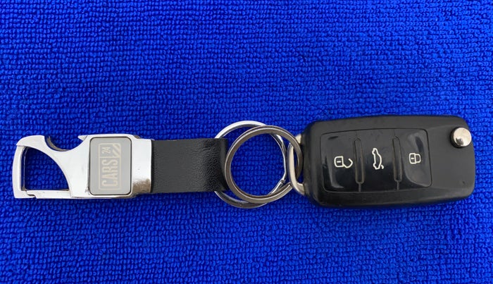 2016 Volkswagen Polo HIGHLINE1.2L, Petrol, Manual, 33,478 km, Key Close Up