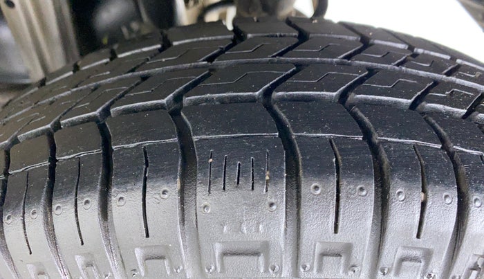 2015 Maruti Alto 800 LXI CNG, CNG, Manual, 24,454 km, Left Rear Tyre Tread