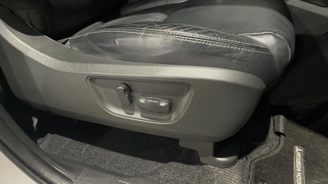 2018 Mitsubishi Pajero Sport Gls (4x4) 7 Seat, Automatic, 135890 km, Drivers Side Adjustment Panel