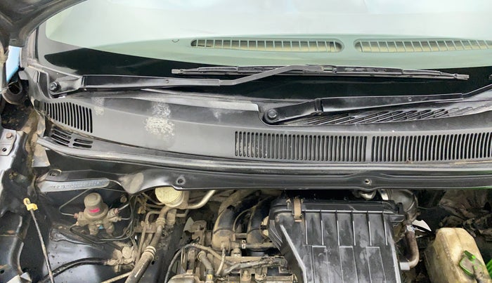 2010 Maruti Ritz VXI, Petrol, Manual, 85,551 km, Bonnet (hood) - Cowl vent panel has minor damage