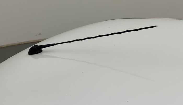 2011 Maruti Swift LXI, Petrol, Manual, 78,858 km, Roof - Antenna has minor damage