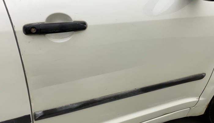 2011 Maruti Swift LXI, Petrol, Manual, 78,858 km, Driver-side door - Slightly dented