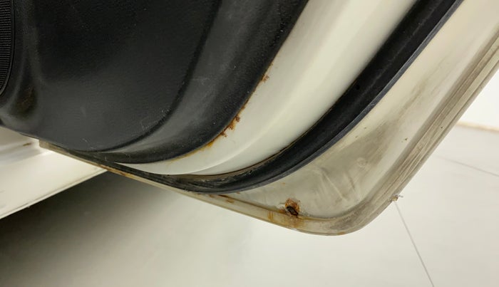 2011 Maruti Swift LXI, Petrol, Manual, 78,858 km, Right rear door - Slightly rusted