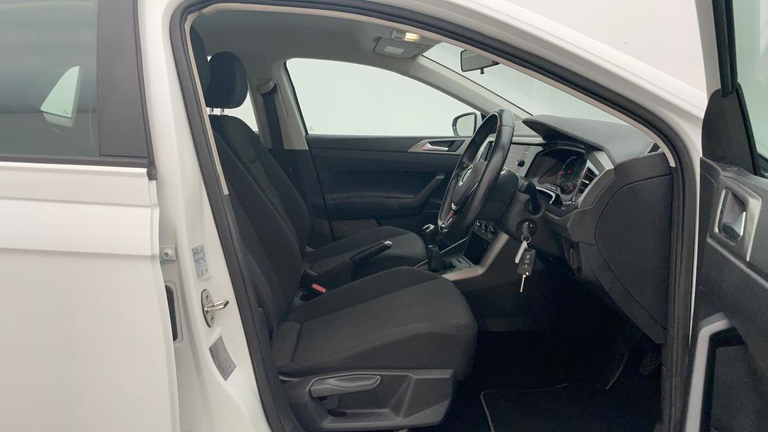 2019 Volkswagen Polo 70tsi Trendline, Manual, 62975 km, Right Side Front Door Cabin View