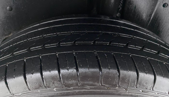 2019 MG HECTOR SUPER DIESEL, Diesel, Manual, 24,618 km, Left Rear Tyre Tread
