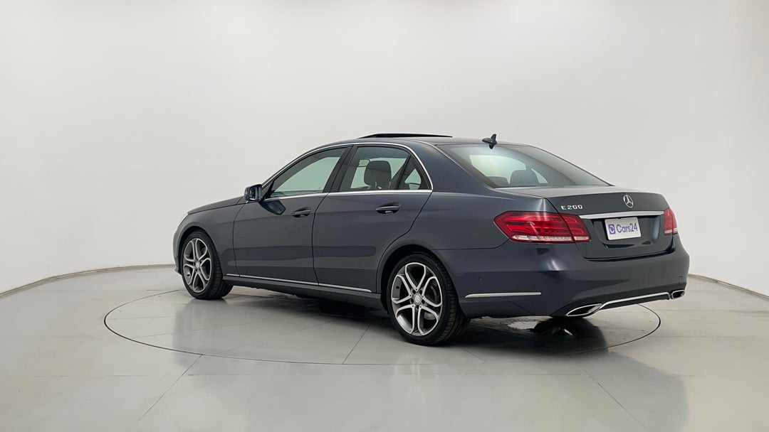 Left Back Diagonal (45- Degree) View