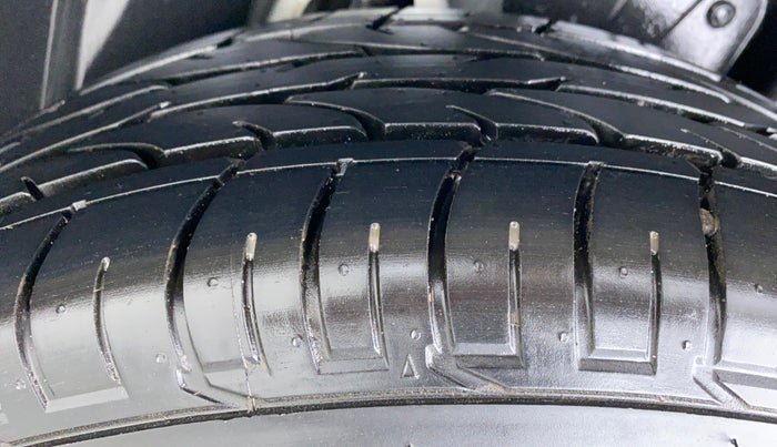 2021 Mahindra XUV300 1.2 W6 MT, Petrol, Manual, 1,154 km, Left Rear Tyre Tread