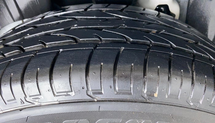 2021 Mahindra XUV300 1.2 W6 MT, Petrol, Manual, 1,154 km, Right Rear Tyre Tread