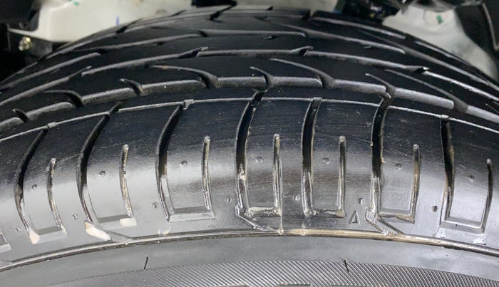 2021 Mahindra XUV300 1.2 W6 MT, Petrol, Manual, 1,154 km, Left Front Tyre Tread