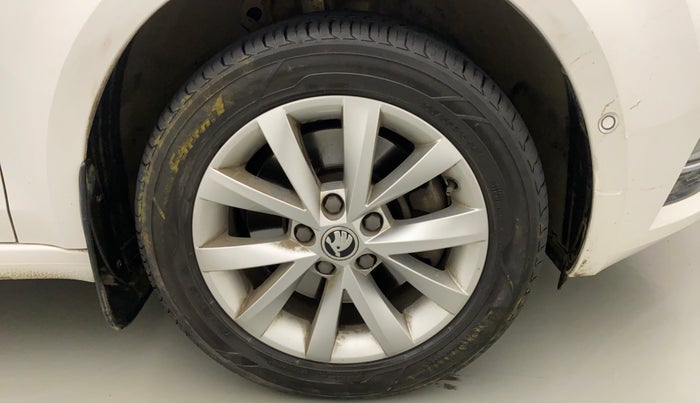 2017 Skoda Octavia L&K 1.8 TSI AT, Petrol, Automatic, 58,930 km, Right Front Wheel