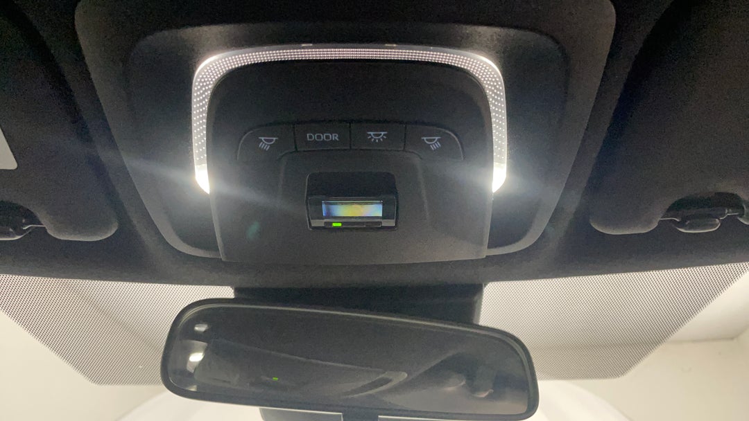 On-Roof Controls/Sunglass holder