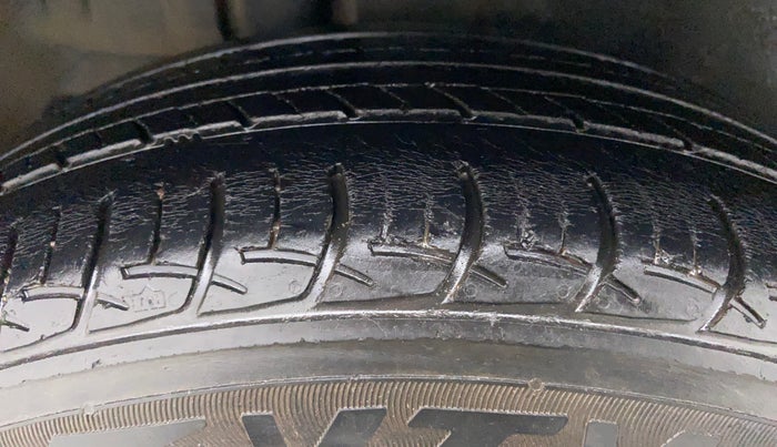 2017 Maruti Ertiga ZDI PLUS SHVS, Diesel, Manual, 58,243 km, Right Rear Tyre Tread