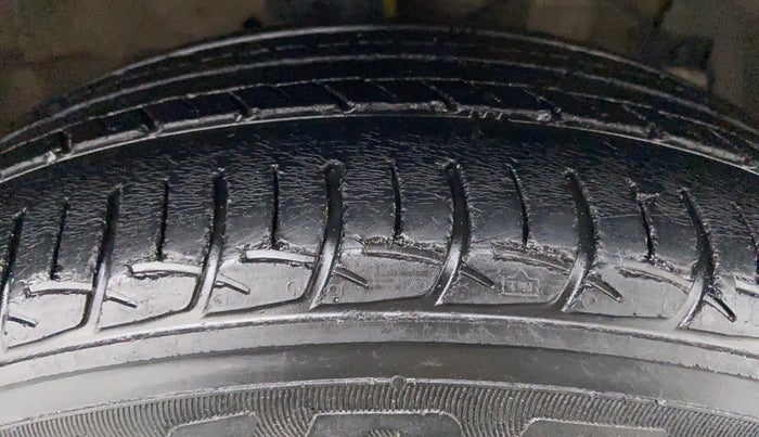 2017 Maruti Ertiga ZDI PLUS SHVS, Diesel, Manual, 58,243 km, Right Front Tyre Tread