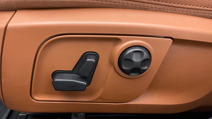 Maserati Quattroporte-Driver Side Adjustment Panel