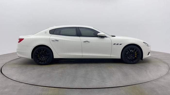 Maserati Quattroporte-Right Side View
