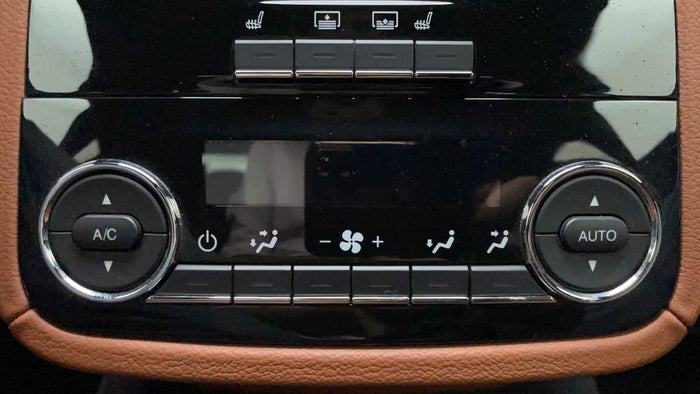 Maserati Quattroporte-Rear AC Temperature Control