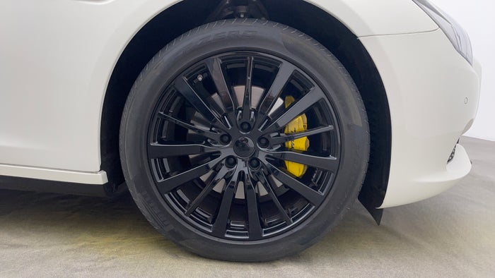 Maserati Quattroporte-Right Front Tyre