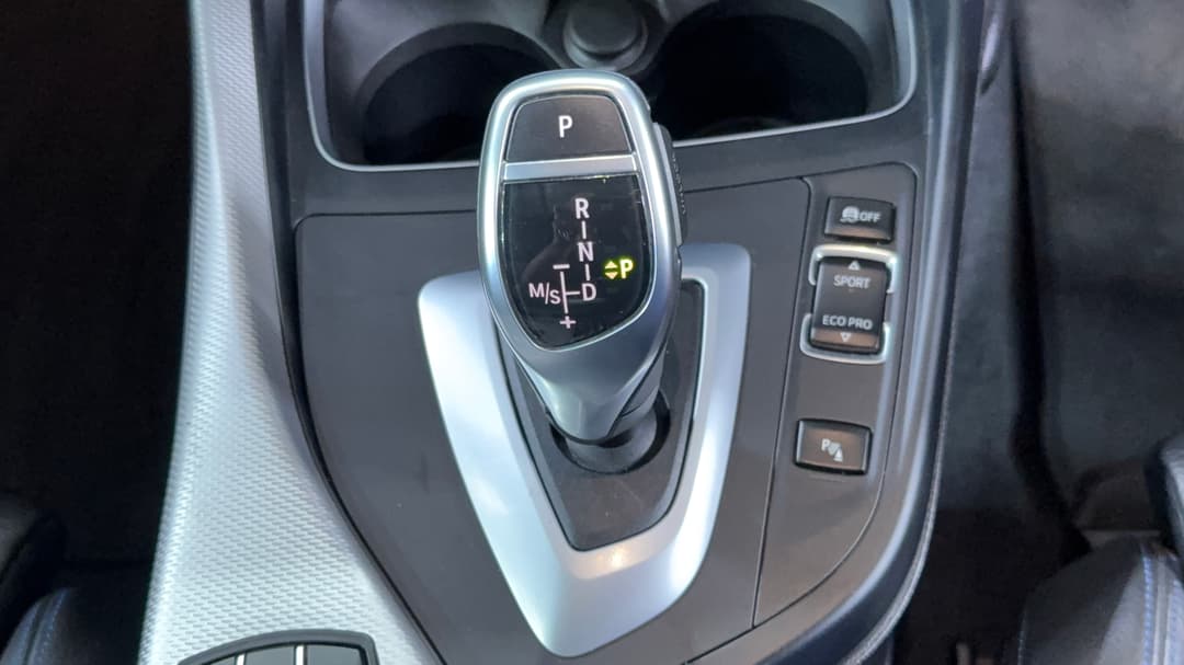 2018 BMW 2 20i M Sport, Automatic, 61514 km, Gear Lever 