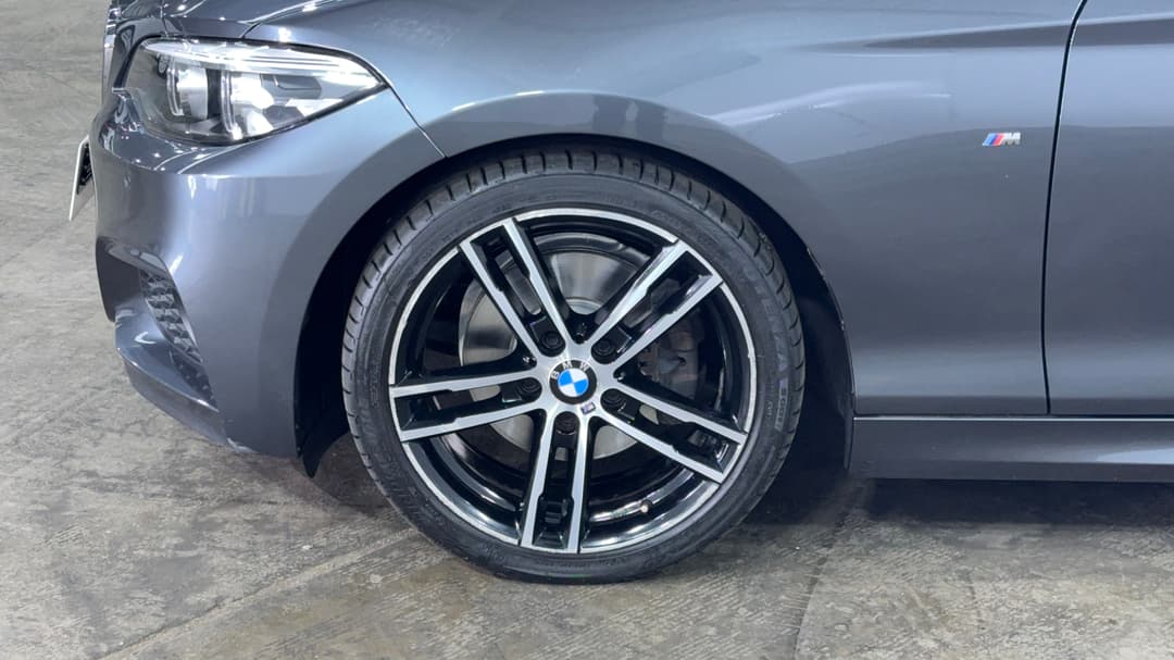 2018 BMW 2 20i M Sport, Automatic, 61514 km, Left Front Wheel