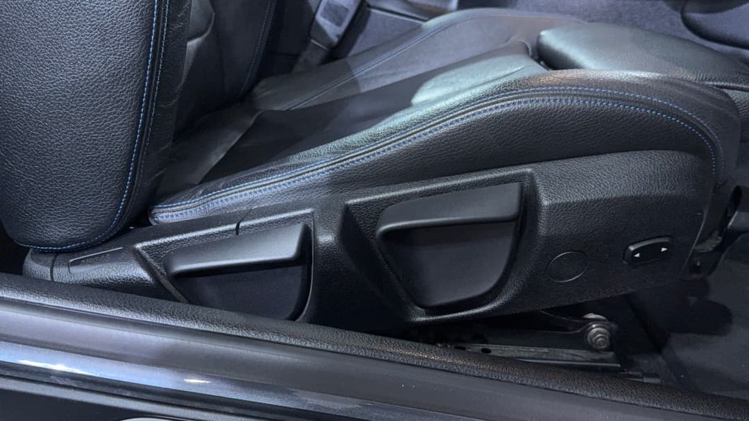 2018 BMW 2 20i M Sport, Automatic, 61514 km, Drivers Side Adjustment Panel