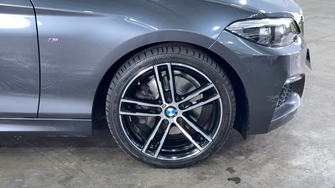 2018 BMW 2 20i M Sport, Automatic, 61514 km, Right Front Wheel